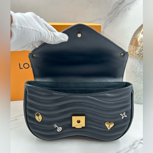 🔥RARE! Louis Vuitton•New Wave Love Lock Bag - Picture 9 of 12